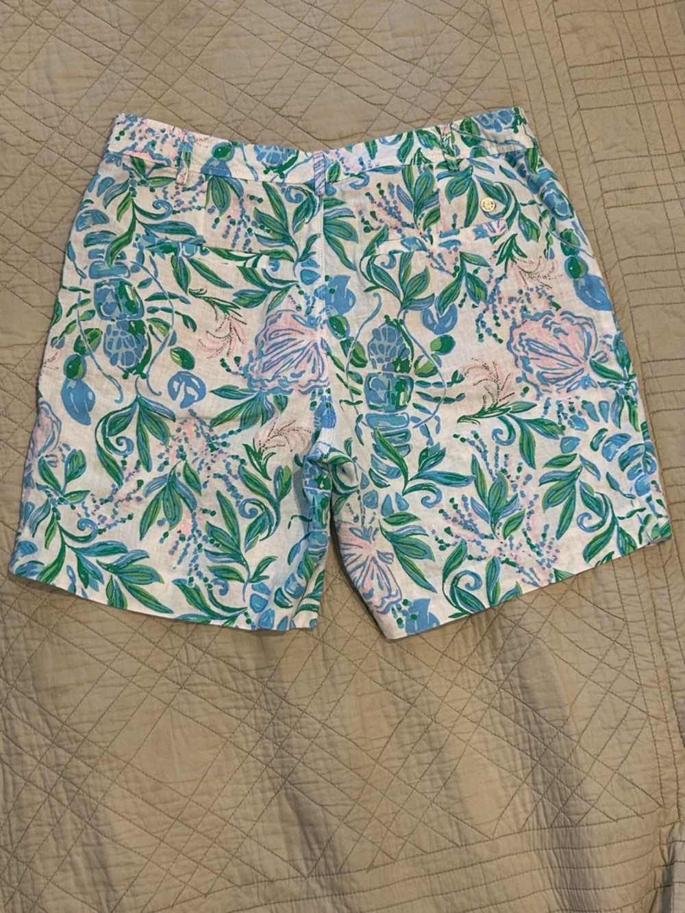 Lilly Pulitzer Aldora Linen Shorts in Resort White Just a Pinch print. - Picture 2 of 11